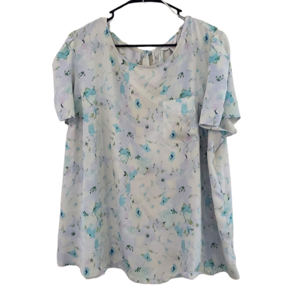 Floral top with ruched sleeve